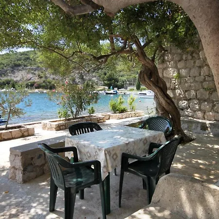 Triple Mali 8997d Zaton (Dubrovnik-Neretva)